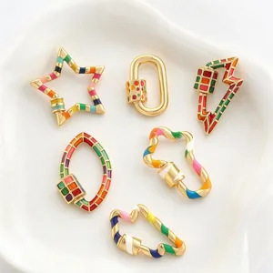Collection de fermoirs à vis en émail coloré plaqués or 18 carats en forme d'étoile