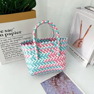 Bolso de mano tejido a mano colorido y bolsa de regalo para la playa o para bodas