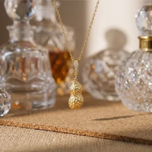 Élégant collier avec pendentif cacahuète en argent sterling S925 plaqué or brossé