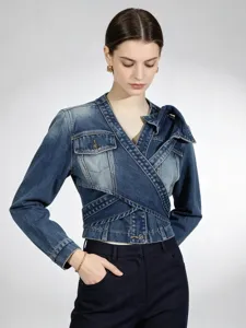Modieuze asymmetrische denim jas voor dames met lange mouwen en stijlvol strikje