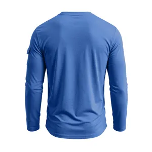 Achteraanzicht van een blauw heren T-shirt met lange mouwen op een witte achtergrond.