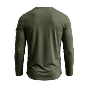 Gedetailleerd achteraanzicht van een olijfgroen heren T-shirt met lange mouwen en zak