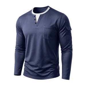 Detailweergave van donkerblauw t-shirt met lange mouwen en nep tweedelige V-hals