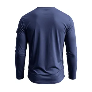 Achteraanzicht van een marineblauw heren T-shirt met lange mouwen en handige mouwzak.