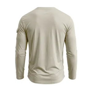 Achteraanzicht van beige heren-T-shirt met lange mouwen en functionele mouwzak
