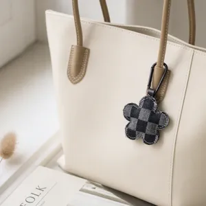 Portachiavi Creativo in Tessuto Denim a Forma di Fiore Ciondolo per Borsa Con Fibbia in Metallo a Quadri Stella Paillettes Fatto a Mano Donna