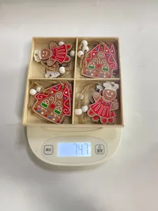 Medición de peso precisa de 74,7 g para el juego de 12 adornos navideños de madera