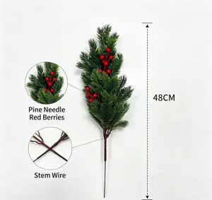 Ramo di aghi di pino natalizi artificiali decorativi da 48cm con bacche rosse 80g