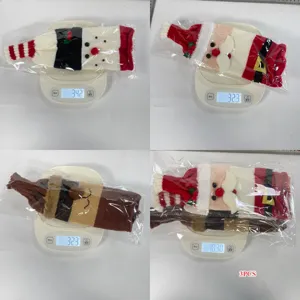 Detailansicht der Gewichtsmessung für ein 3er-Set gestrickte Weihnachtsflaschenhüllen