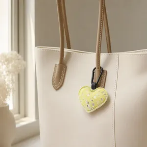 Portachiavi Creativo in Denim a Forma di Cuore Pendente in Tessuto con Lustrini e Stelle Charm per Borsa per Auto Accessori Regalo Fai da Te