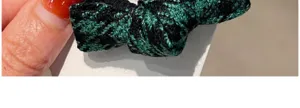 Chouchou nœud pied-de-biche noir et vert, élastique à cheveux élégant pour queue de cheval femme.