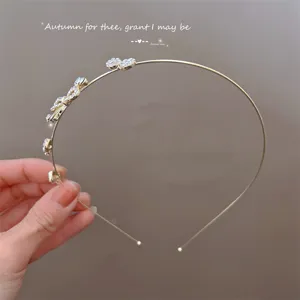 Schlanker Metall Strass Haarreif, elegante Schleife Haarreif für Damen, minimalistischer Haarschmuck.