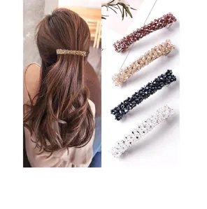Detailansicht der funkelnden Strass-Haarspange mit Kristallen in verschiedenen Farben.