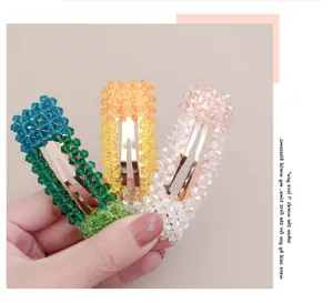 Glanzende strass haarspeld geometrisch kristal haaraccessoire detailopname voor dames.