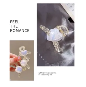 Detail view of elegant pearl heart hair claw clip, perfect for stylish everyday hairstyles.