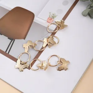 Gouden metalen dreadlock haarringen met vlinderhangers voor stijlvolle gevlochten kapsels.