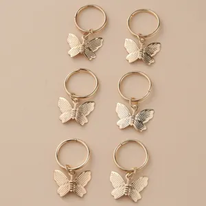 Gouden vlinder haarring detailweergave, metalen vlechtringen voor trendy kapsels, zes stuks.