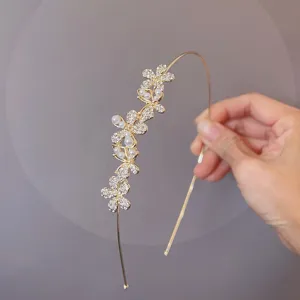 Elegant rhinestone pearl flower headband, thin gold metal hair hoop for daily and party wear.