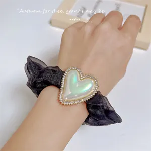Chouchou cheveux coeur strass style coreen en organza noir attache queue de cheval accessoire