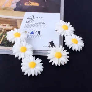Sweet white daisy hair clips cute floral hairpin sweet style hair accessories for daily wear.