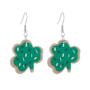 Πράσινα σκουλαρίκια τριφύλλι από πηλό St Patricks Day Ιρλανδικό φεστιβάλ κρεμαστά