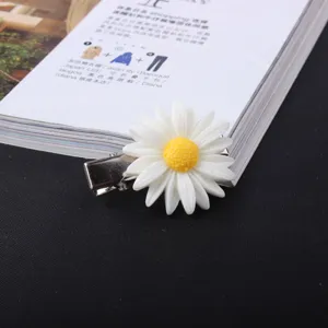Sweet white daisy hair clip cute floral barrette fresh style hair accessories for daily wear