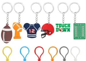 Set de llaveros de fútbol americano de PVC con varios colgantes para regalos de fiesta.
