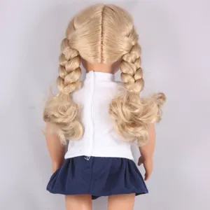 Meravigliosa bambola bionda trecciata con top bianco e gonna blu per divertenti giochi.