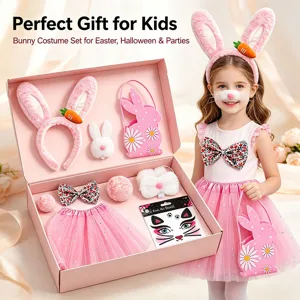 Detailaufnahme des Osterhasen-Kostümsets für Kinder mit flauschigem Ohren-Haarreif und Tüllkleid.
