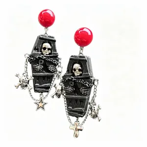 Gotische Halloween doodskist schedel oorbellen met rode kralen en kettingen donkere stijl sieraden