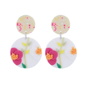 Orecchini pendenti in argilla floreale vintage, simpatici orecchini colorati per feste.