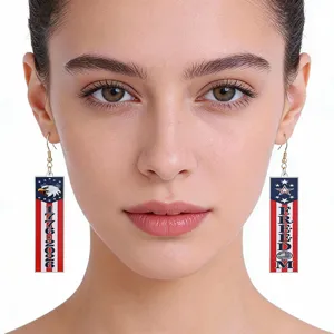 Detailansicht patriotischer amerikanischer Flagge Acryl Ohrringe für Unabhängigkeitstag Party.