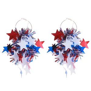 Patriotische rot weiss blaue Lametta Stern Ohrringe fuer amerikanische Unabhaengigkeit.