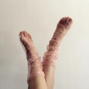 Calze a rete trasparenti con stelle lucide, consistenza delicata e leggera per donna.