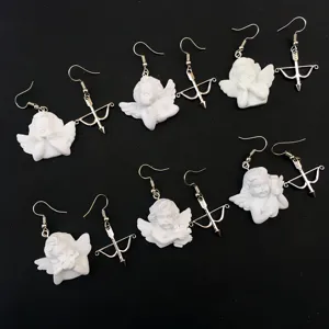 Pendientes Asimétricos Barroco Retro Ángel Cupido Arco y Flecha Yeso Resina Aleación Joyería Personalizada para Mujeres
