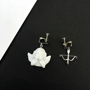 Pendientes de clip asimétricos ángel cupido barroco arco flecha joyería retro moda