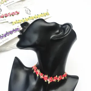 Collier choker broderie florale rouge, bijoux de clavicule col court pour filles douces.