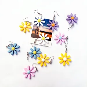 Pendientes colgantes de margaritas de acrílico colorido para mujer, estilo de verano.