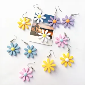 Pendientes Colgantes de Flores de Acrílico Frescos y Dulces para Mujer Estilo Pastoral Margarita Geométricos de Resina Joyería de Vacaciones Regalo