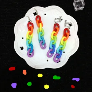 Kleurrijke acryl regenboog ketting oorbellen en clip-on voor dames mode streetwear stijl