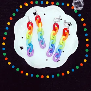 Harajuku kleurrijke acryl ketting hangende oorbellen en clip-oorbellen voor dames.