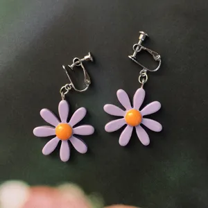 Bonitos pendientes de clip con flores acrílicas moradas margarita joyería de moda mujer