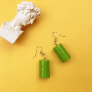 Einzigartige grüne Ölfass Ohrringe, ausgefallene Kunstharz Ohrhänger für Damen Detailansicht.
