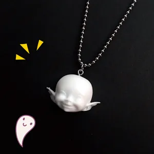 Collier pendentif tête d'elfe en résine avec chaîne à billes, style art toy mignon.