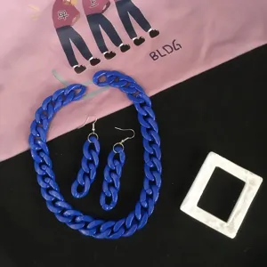 Blaues Acryl klobige Kette Halskette und Ohrringe Set, Retro Streetwear Modeschmuck.