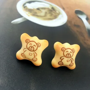Boucles d'Oreilles Créatives Faites Main en Forme de Biscuit d'Ours Style Japonais Mignon Boucles d'Oreilles en Résine pour Femmes