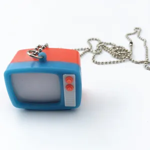 Retro TV pendant necklace with chain, cute creative toy jewelry for trendy hip hop daily wear.