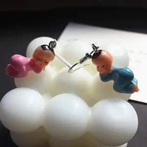 Handgemaakte schattige slapende baby pop oorbellen noviteit grappige roze blauwe hars haak oorbellen