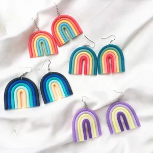 Bunte Regenbogen Polymer Ton Ohrringe, bohemien geometrische U-Form Modischer Schmuck.