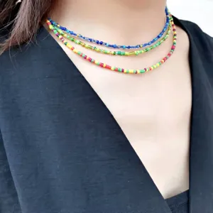 Bunte mehrschichtige Saatperlen Halskette, bohemischer Vintage Stil Choker Damenschmuck.